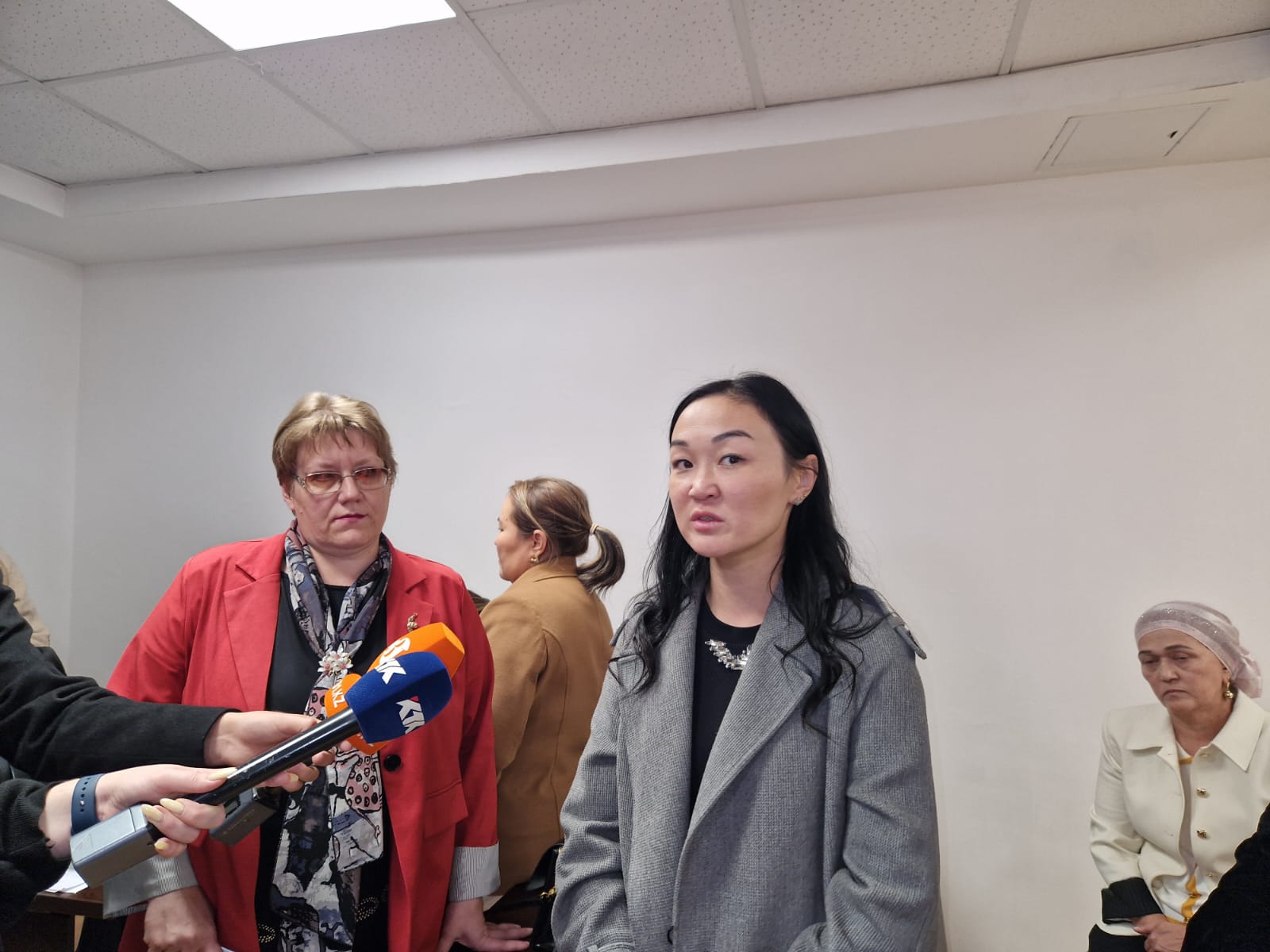 Түнде үлкен сиськи бар ыстық секс порно қараңыз